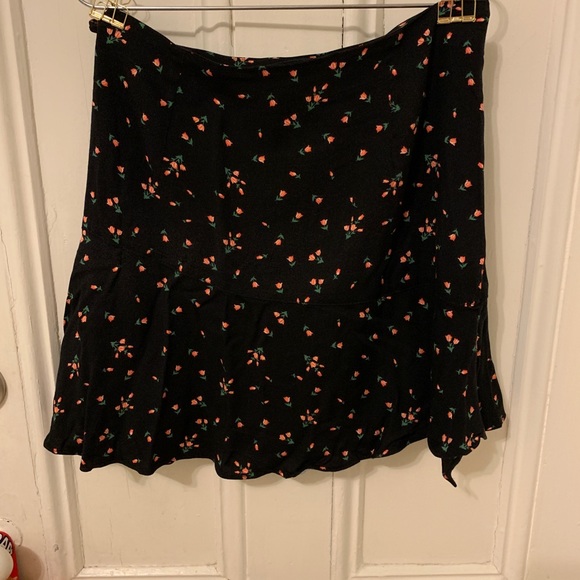 Urban Outfitters Floral Mini wrap skirt - Picture 3 of 4